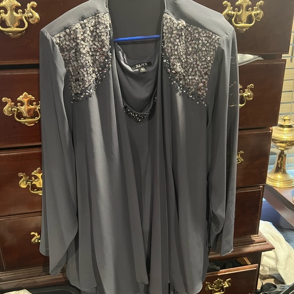 Complete dress ensemble. - Picture 5 of 8